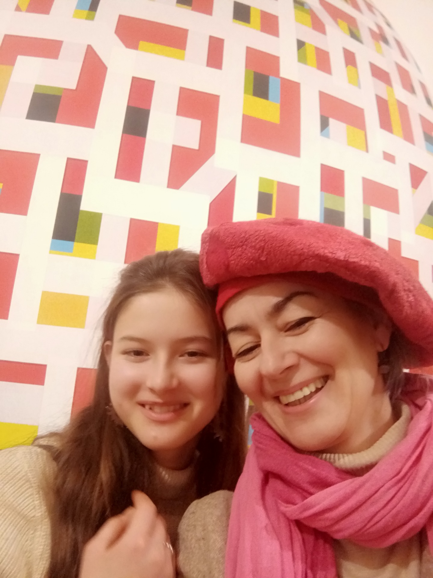 Szentpéteri Ádám képe előtt - Victor Vasarely Múzeum Budapest